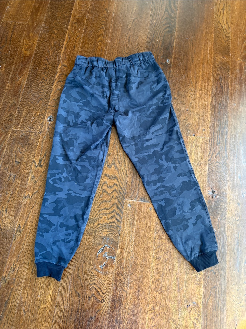Lululemon size 6 Black & Charcoal Camo Jogger Pants